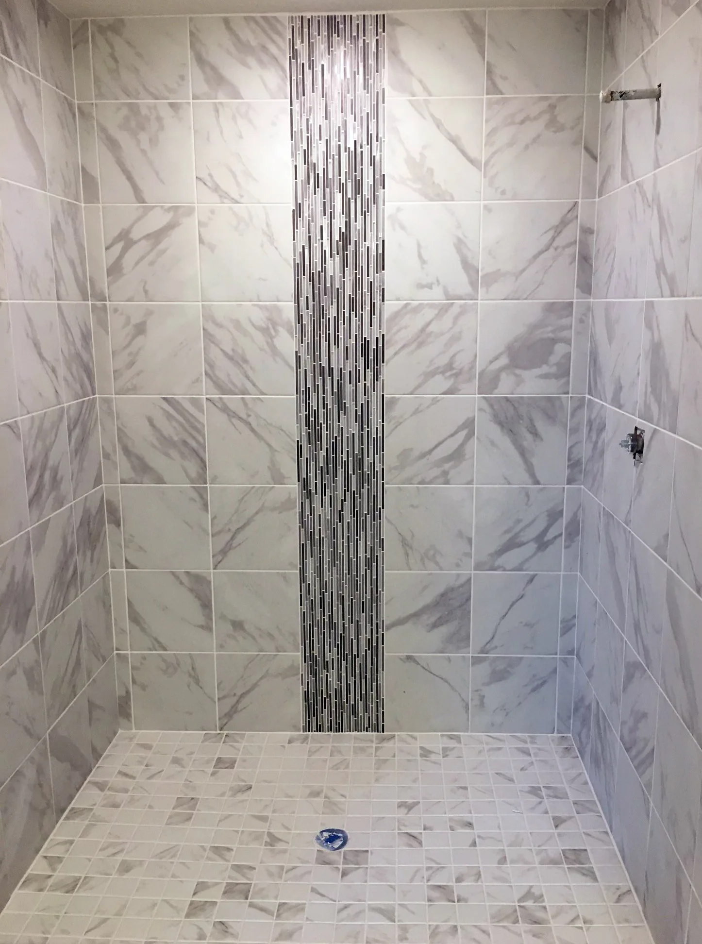 Waterfall tile accent in a Florida new home under construction
